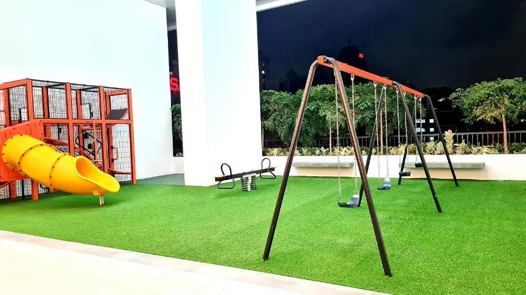 Klcc View With Balcony Chambers Suites Kl 쿠알라룸푸르 아파트